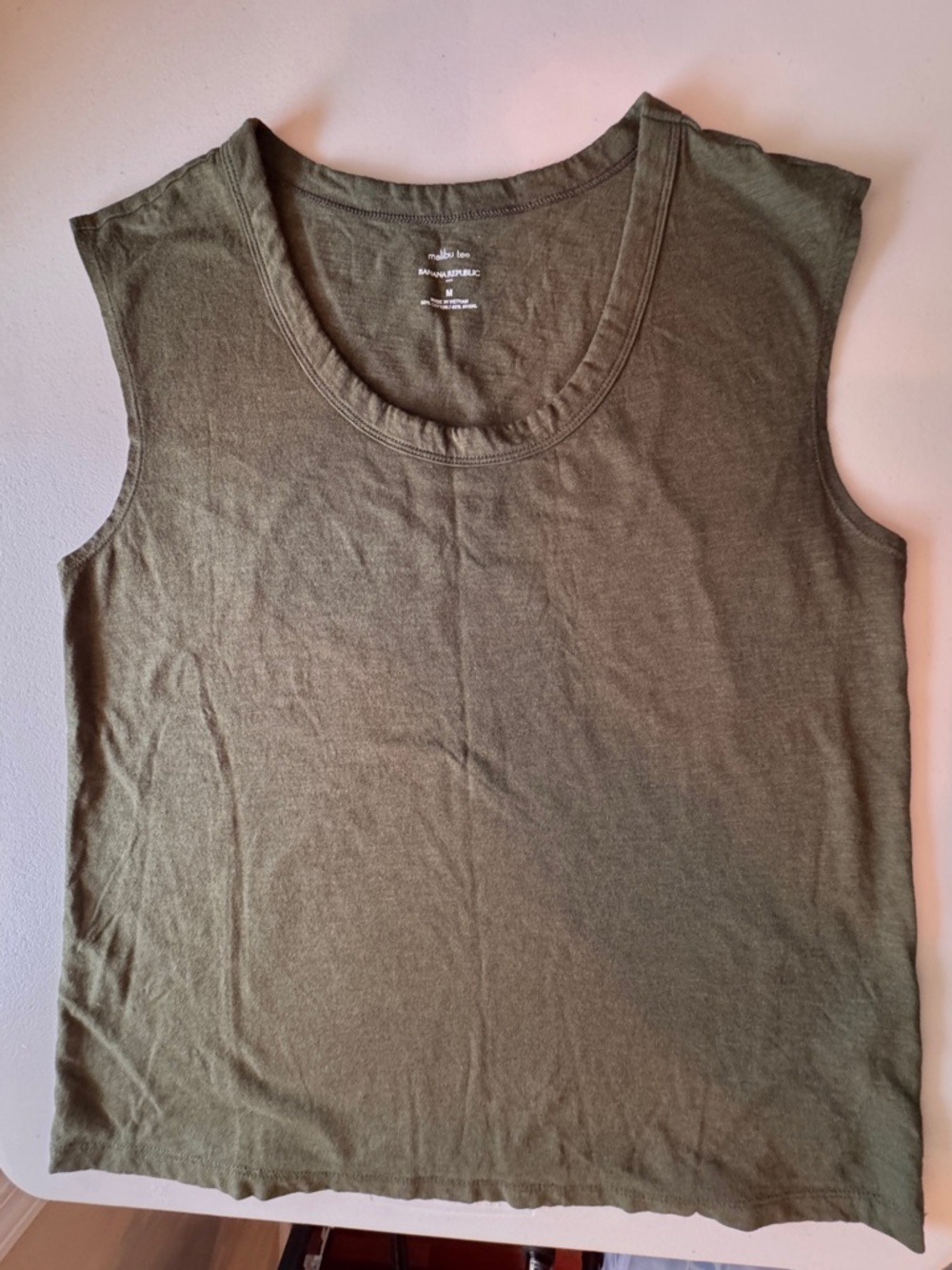 Banana Republic Malibu Tee Tank Olive Green Sleeveless Top Size M Soft - Picture 8 of 8